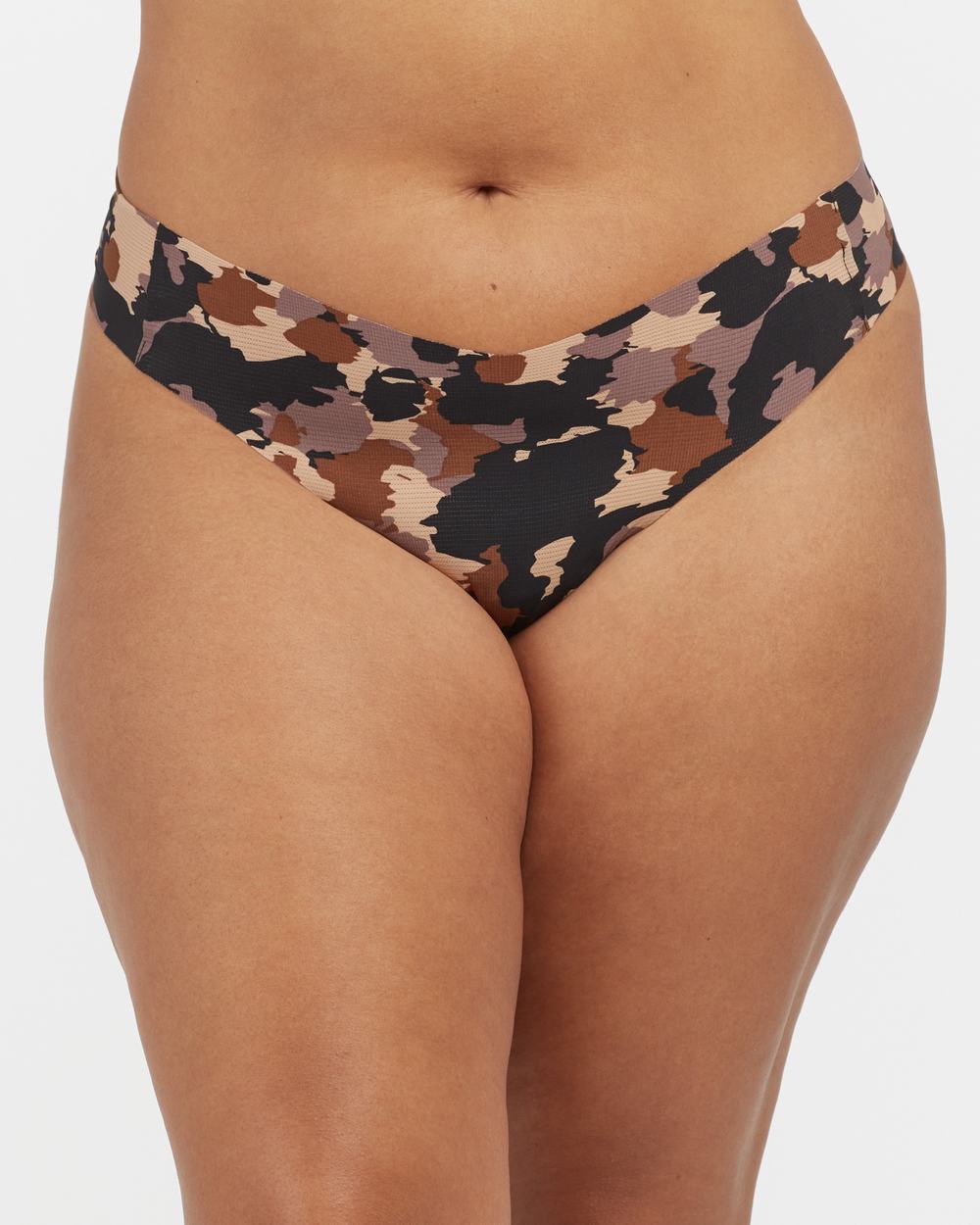 Tanga Spanx Under Statements® Mujer Brushed Collage Neutral Grande | YZ1670295